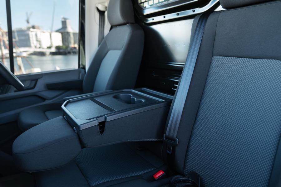Интерьер Volkswagen Crafter High Roof Van LWB 2018 года  (AU) (фото 12 из 28)